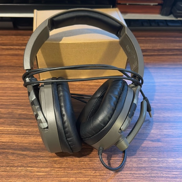 Turtle Beaches Other - Turtle Beach Gaming Headphones - Partially works